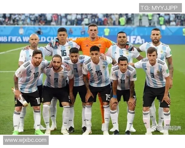 展示足球明星魅力瞬间的帅气照片集锦让你大饱眼福