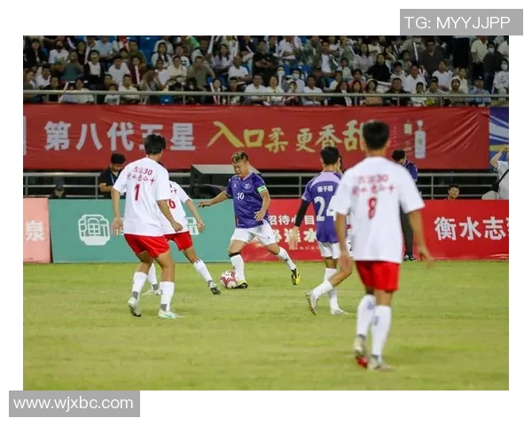 足球巨星的奢华生活揭秘与背后的奋斗故事