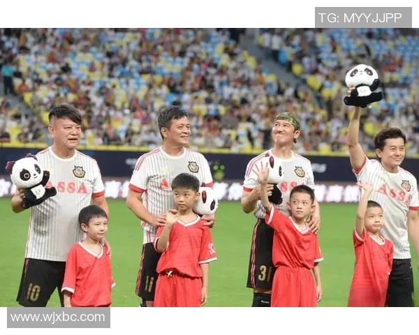 足球明星欢笑瞬间高清图片集锦展现他们的魅力与风采