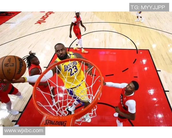 热火与湖人激战正酣NBA赛场再现经典对决引发球迷热议